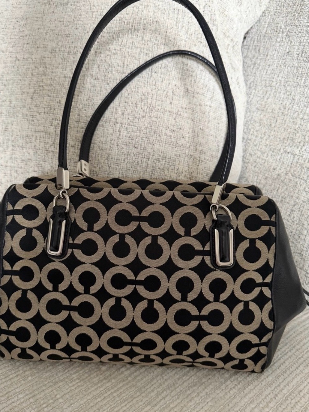 Coach Black & Beige Madison Madeline east/west satchel! Like new condition - Picture 2 of 14